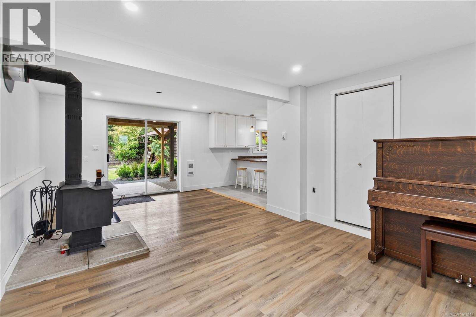 212 Kwassin Cres - 28