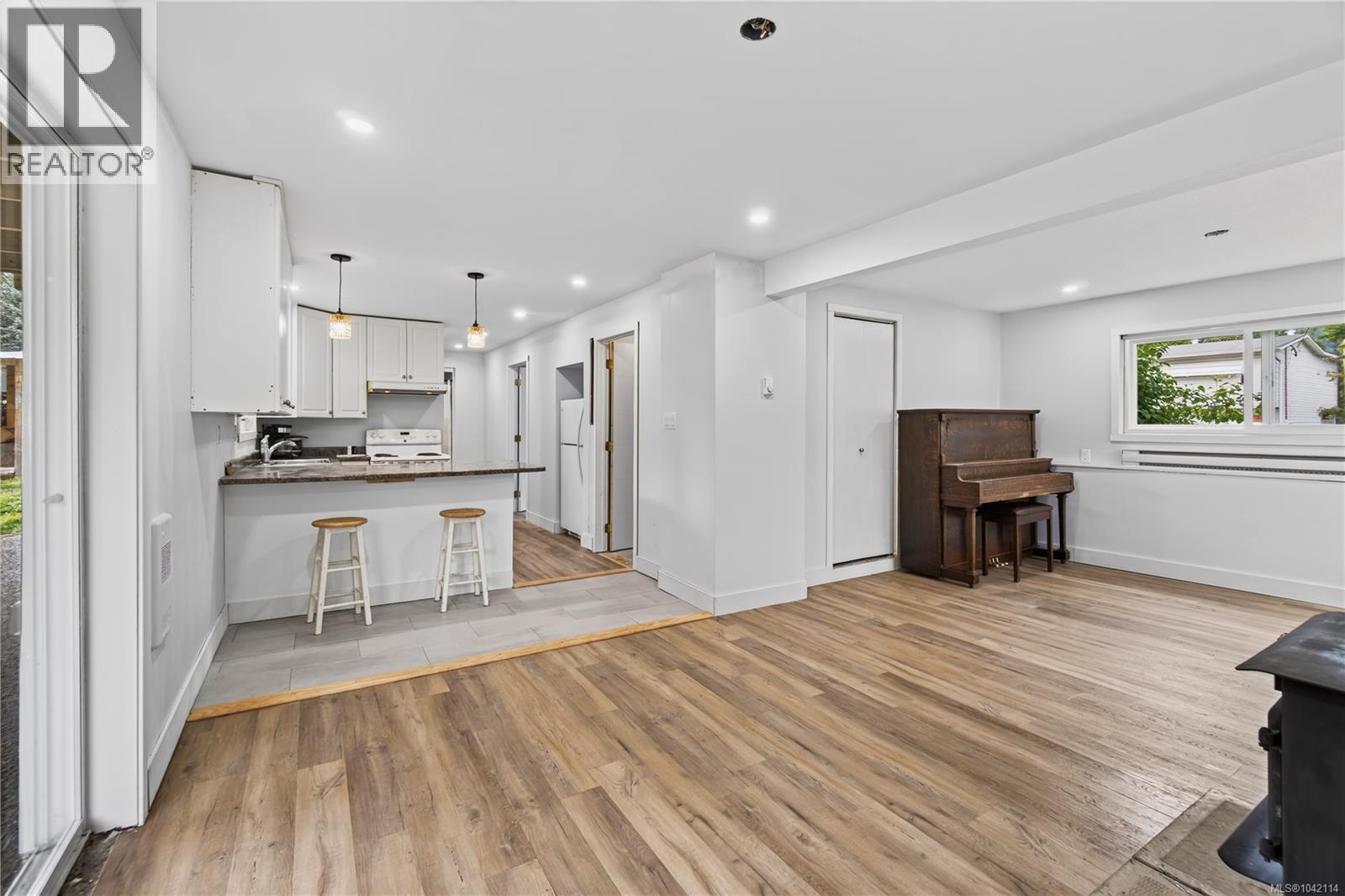 212 Kwassin Cres - 31