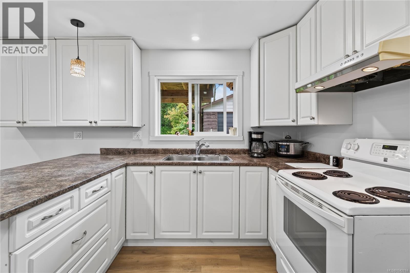 212 Kwassin Cres - 35