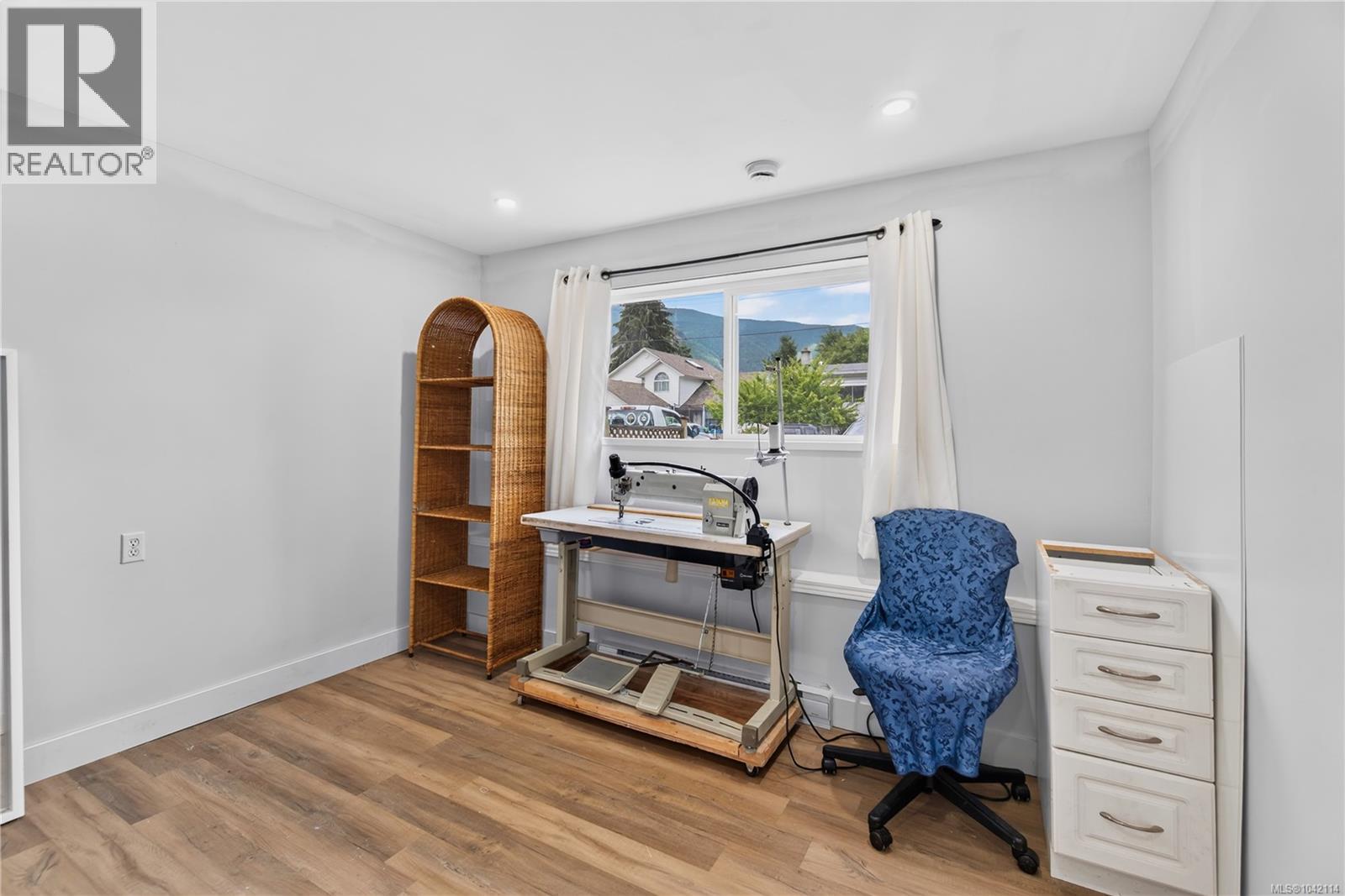 212 Kwassin Cres - 39