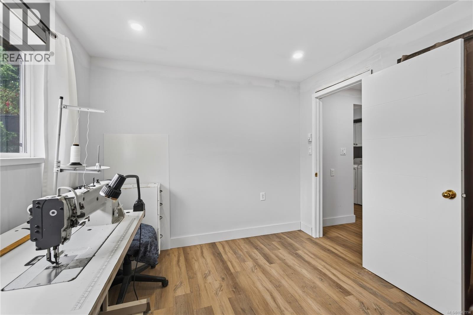 212 Kwassin Cres - 40