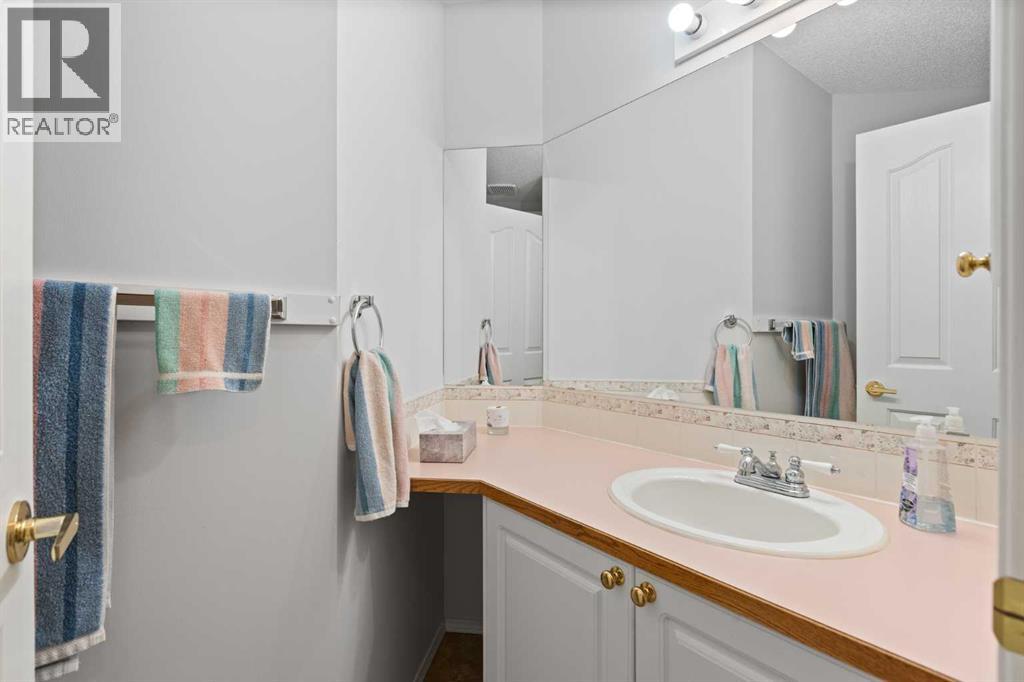 303 De Foras Close NW - 15