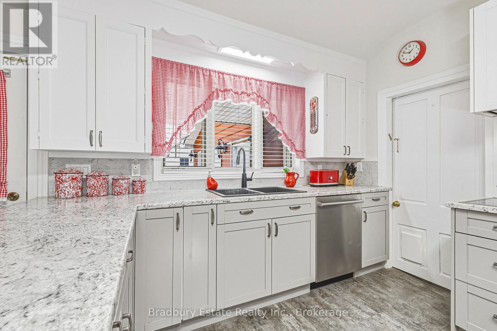 670 MOUNT PLEASANT ROAD - 14