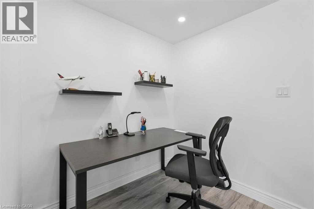 256 TAIT Crescent - 19