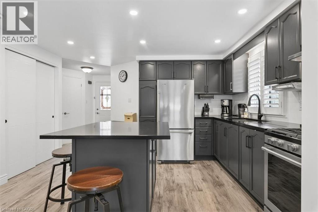 256 TAIT Crescent - 12