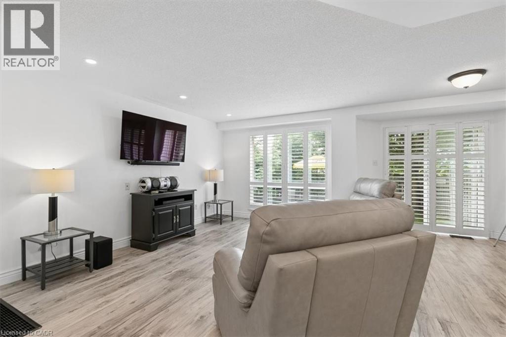 256 TAIT Crescent - Image 16