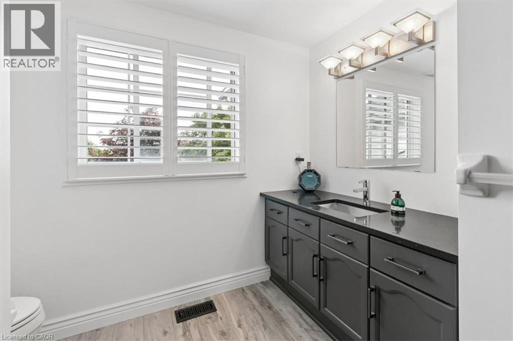 256 TAIT Crescent - 28