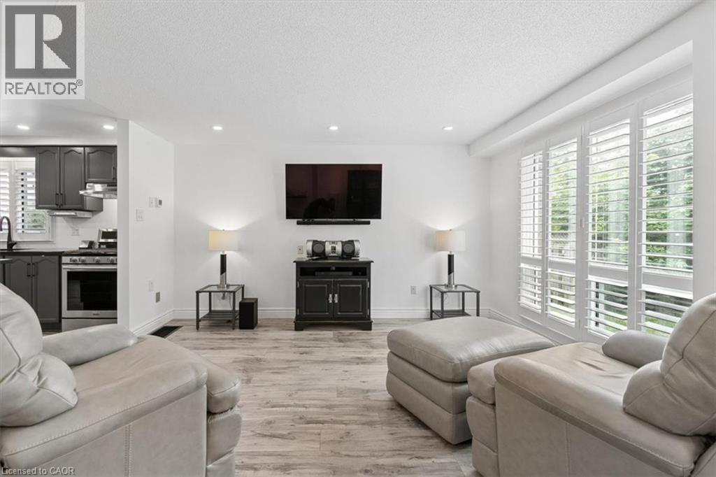 256 TAIT Crescent - 17