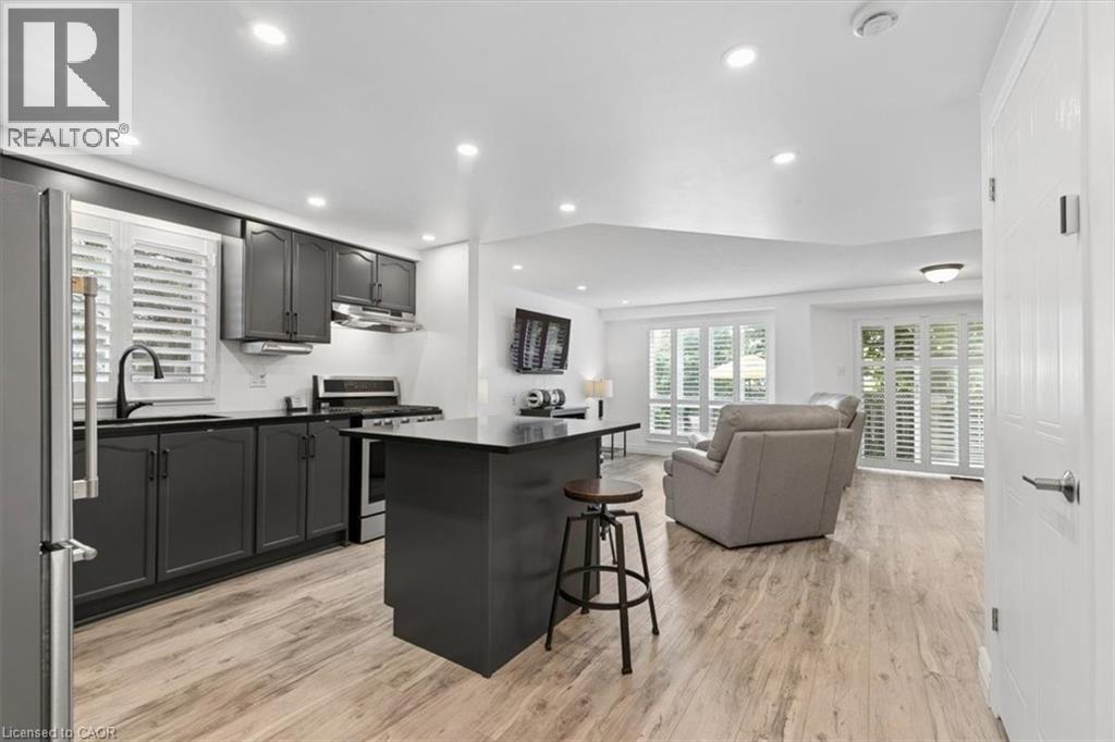 256 TAIT Crescent - 9