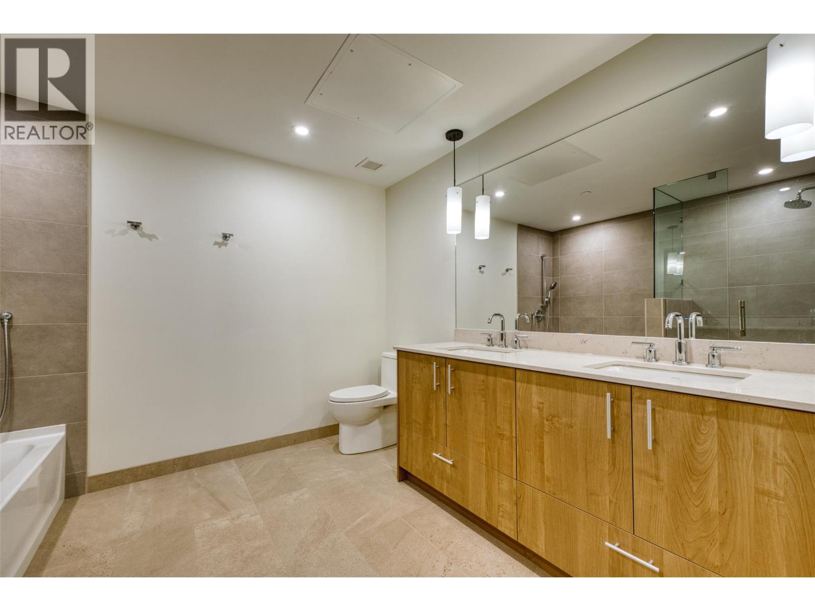 #201 9654 Benchland Drive - 18