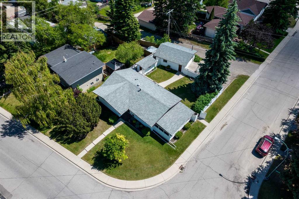 723 Seattle Drive SW, Southwood, Calgary photo 3