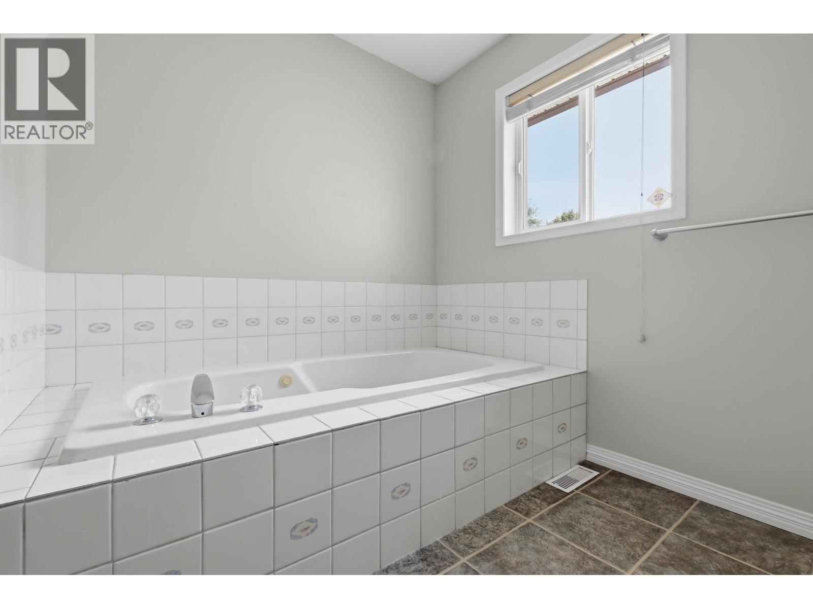 Photo 16 of 30 — 210 3307 WESTWOOD DRIVE · Prince George, BC