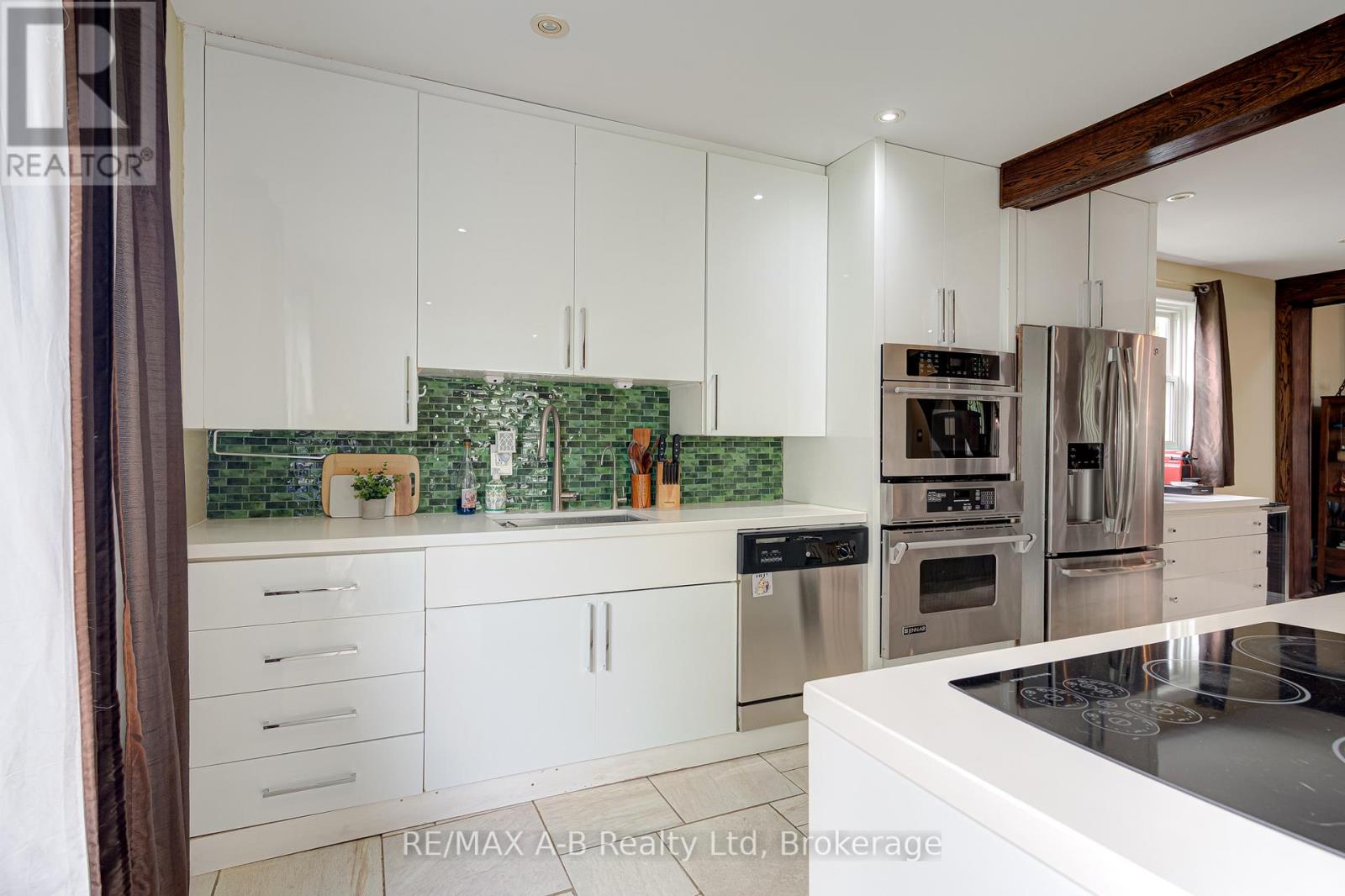 54 CORIANO STREET - 12
