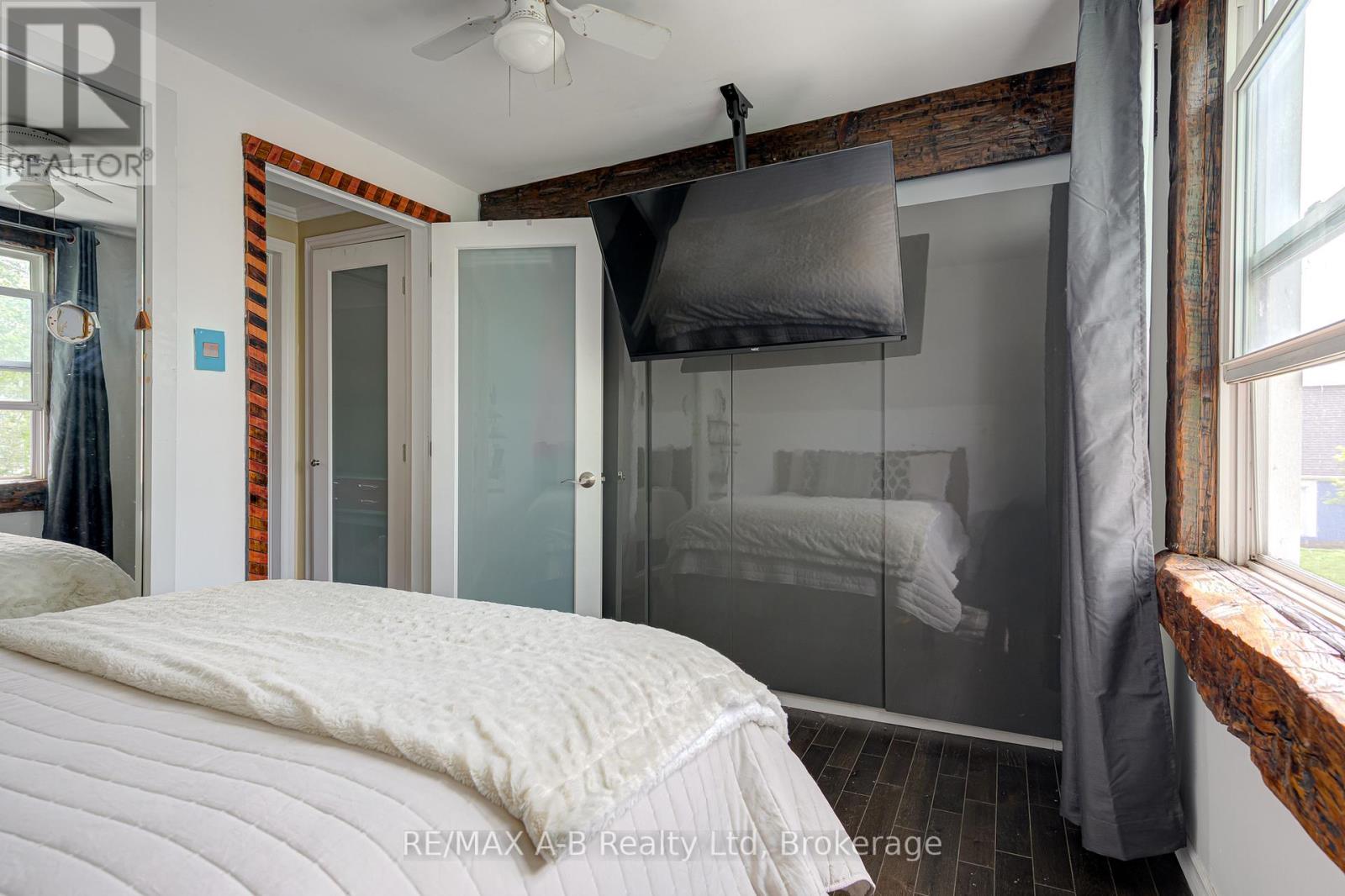 54 CORIANO STREET - 27