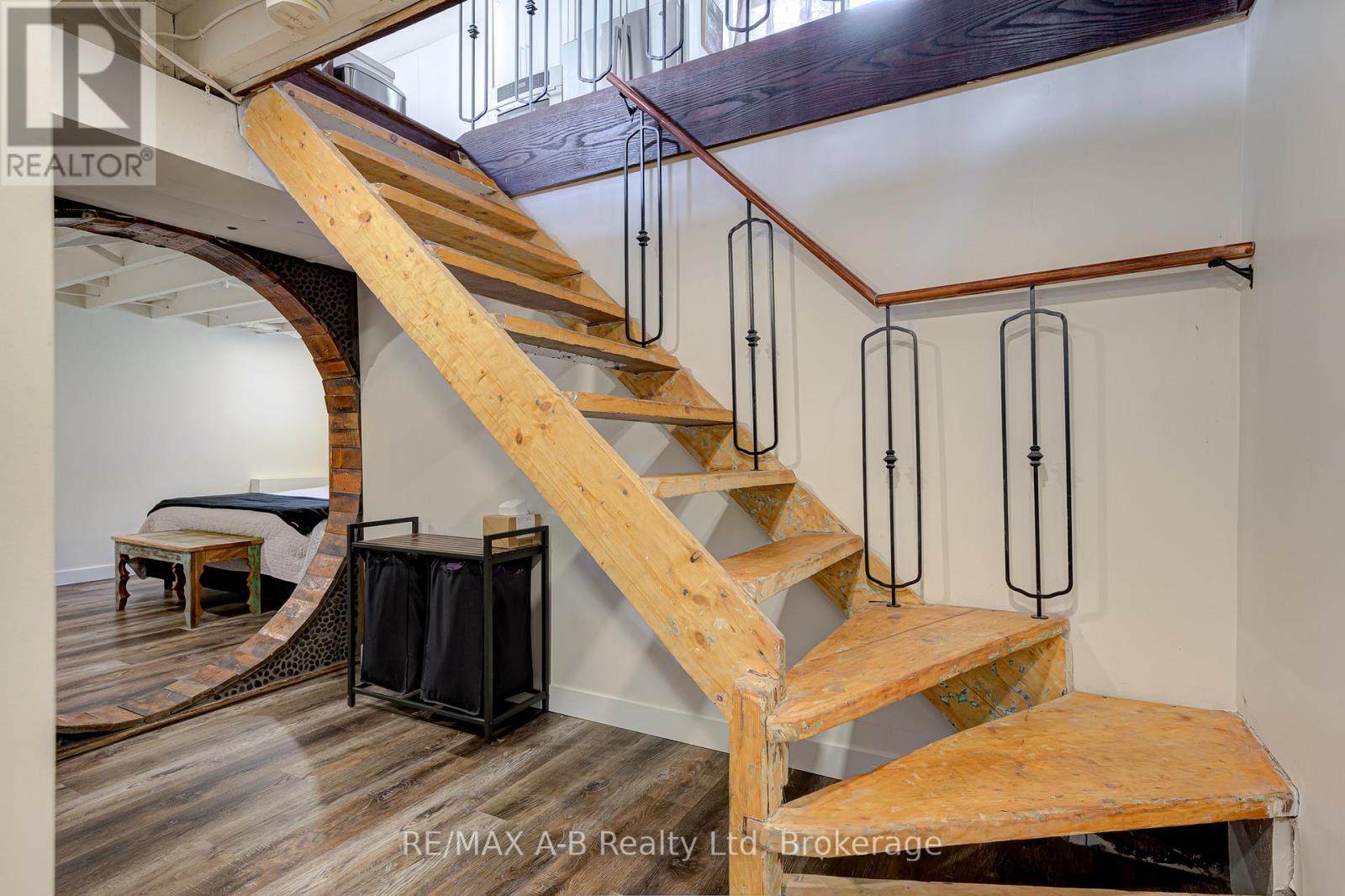 54 CORIANO STREET - 29