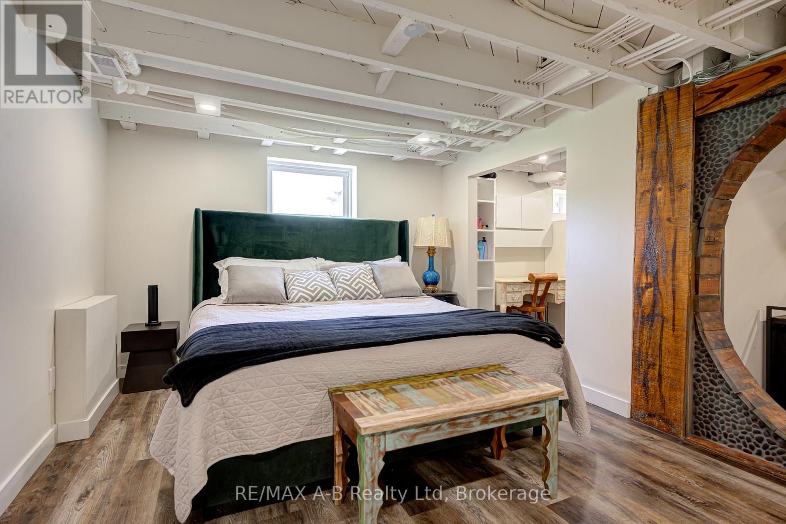 54 CORIANO STREET - 31