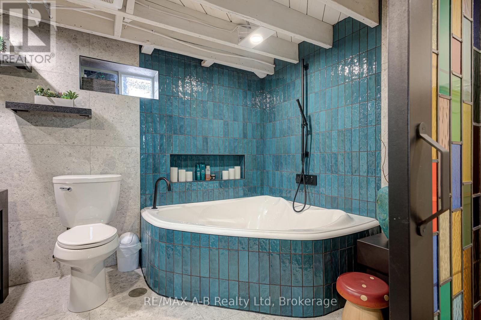 54 CORIANO STREET - 36