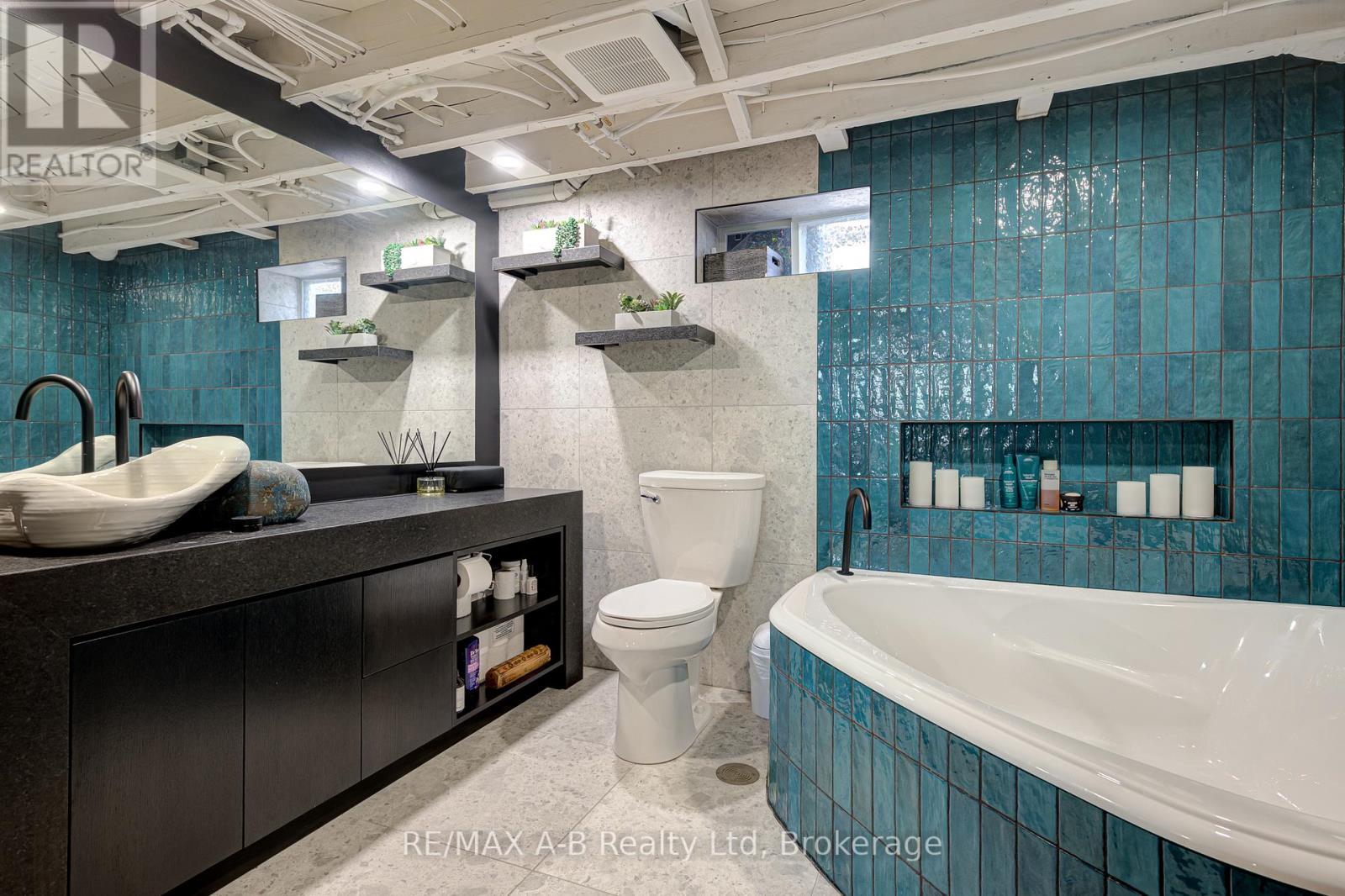 54 CORIANO STREET - 35