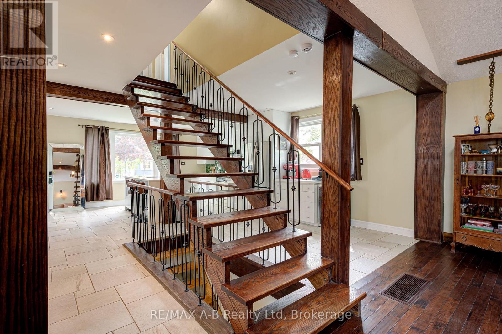 54 CORIANO STREET - 23