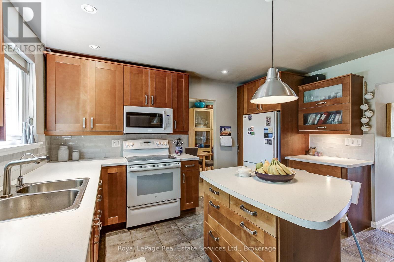 556 TRAFFORD CRESCENT - 14