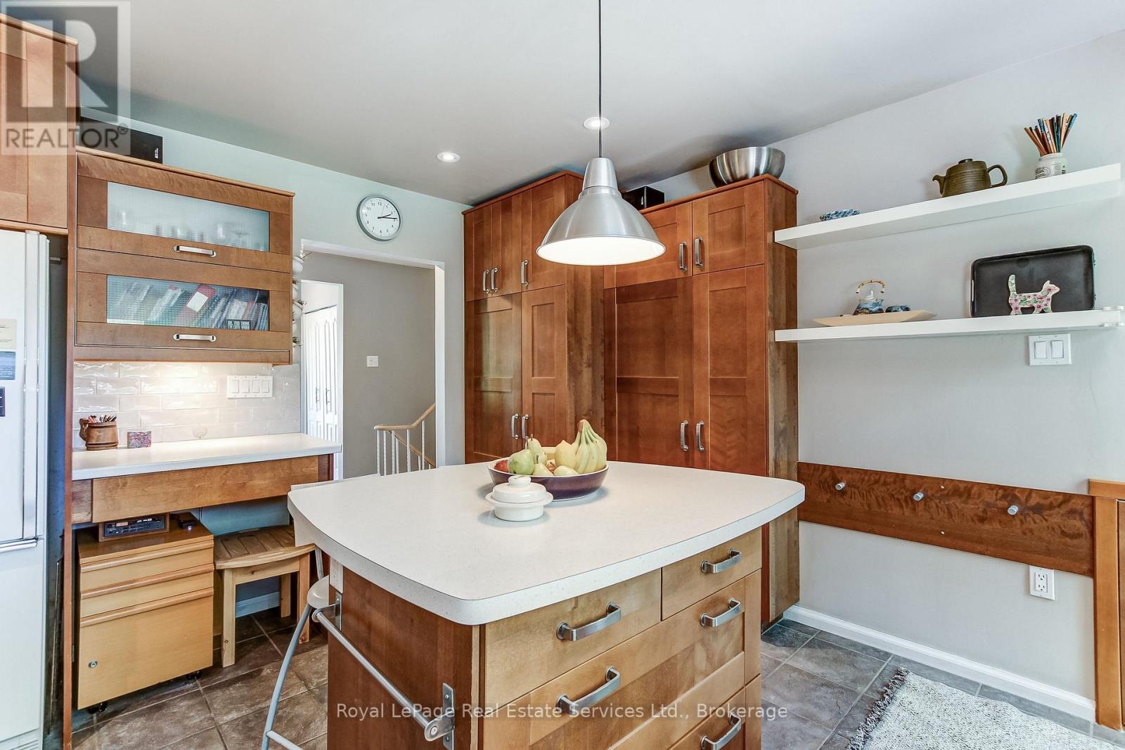 556 TRAFFORD CRESCENT - 16