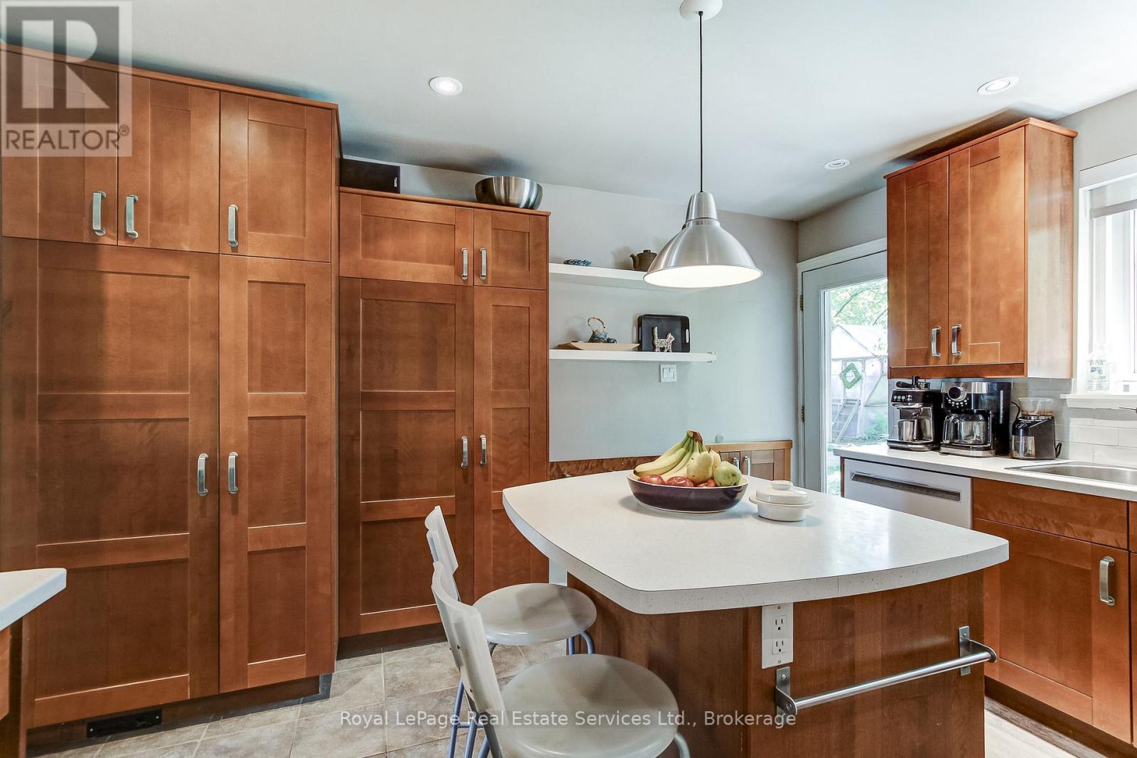 556 TRAFFORD CRESCENT - 17