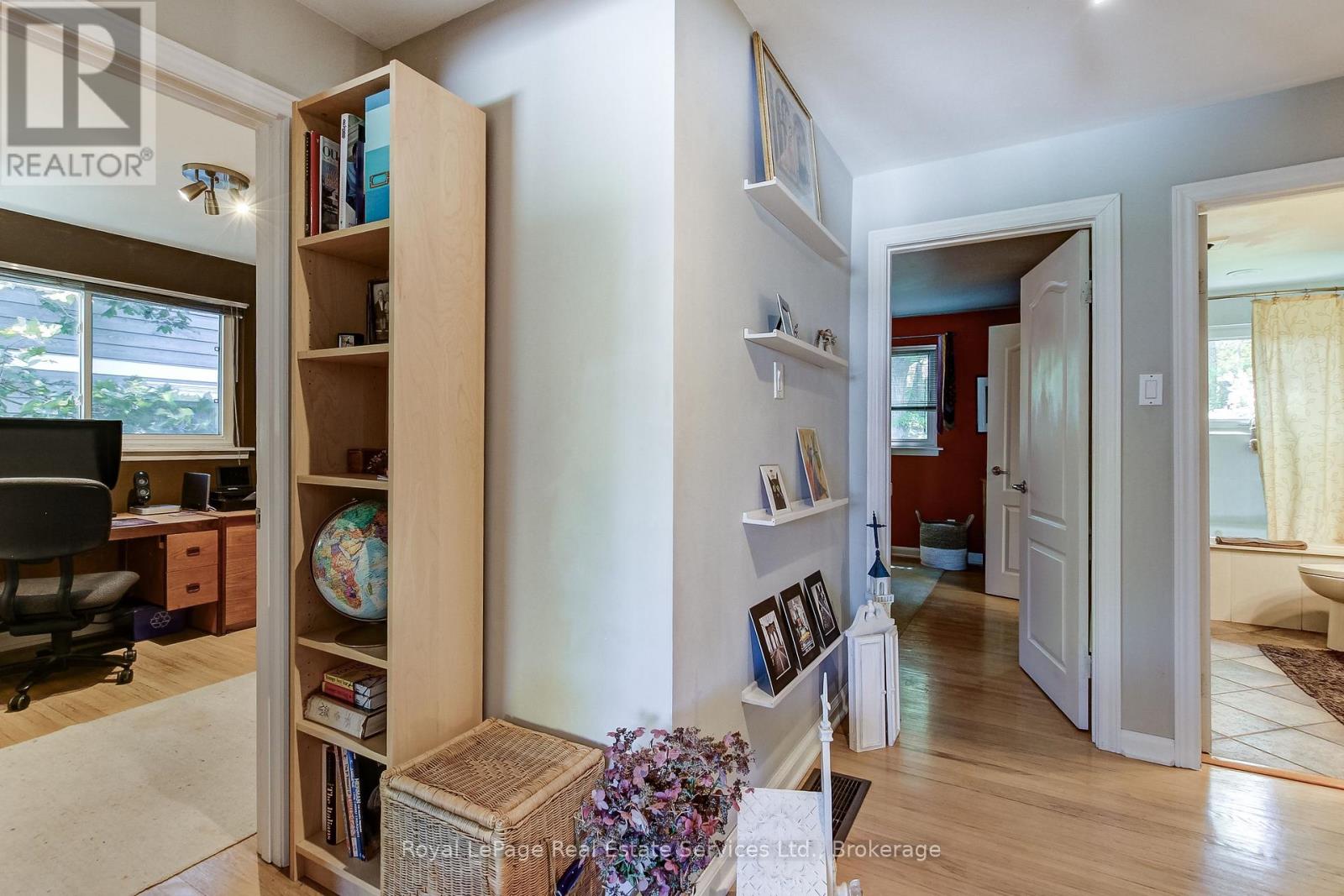 556 TRAFFORD CRESCENT - 18
