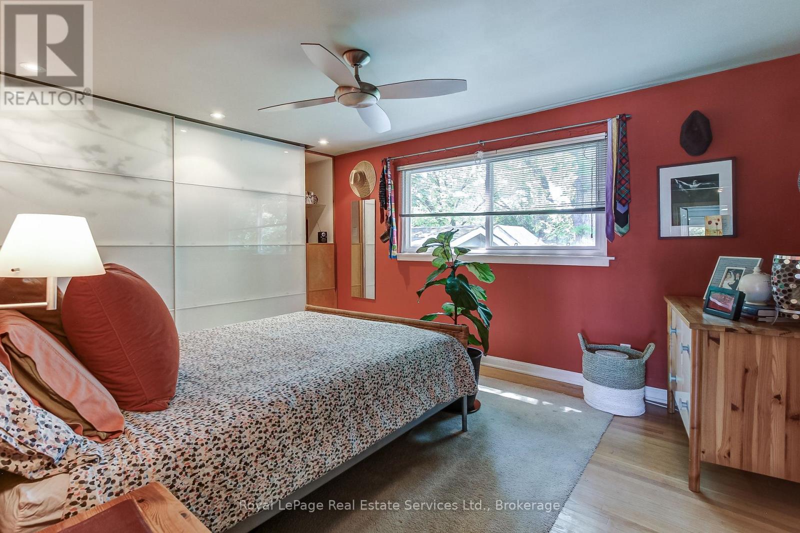 556 TRAFFORD CRESCENT - 19