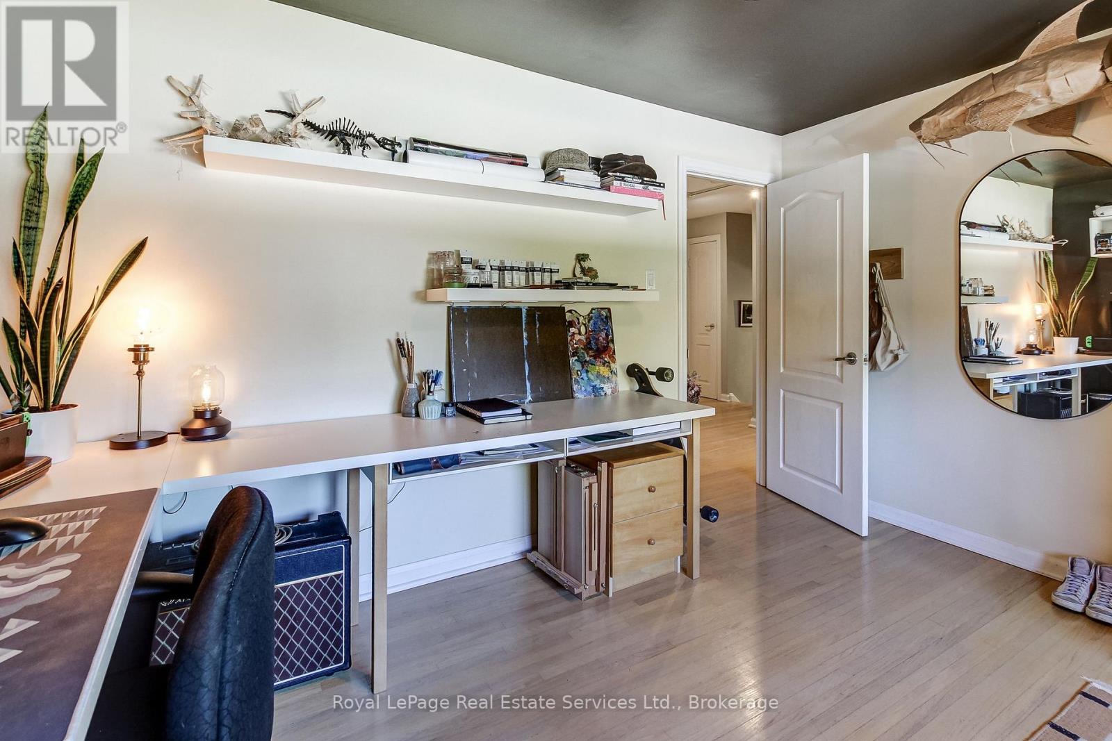 556 TRAFFORD CRESCENT - 27