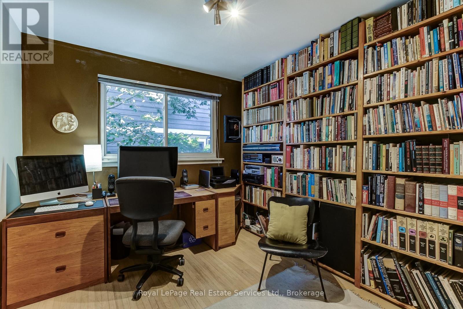 556 TRAFFORD CRESCENT - 28
