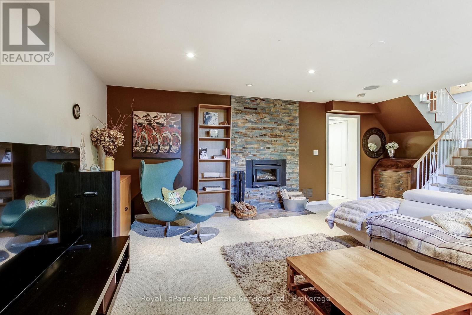 556 TRAFFORD CRESCENT - 30