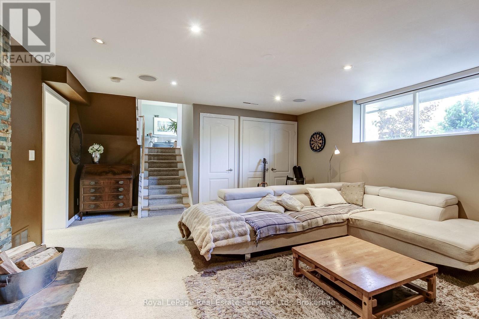 556 TRAFFORD CRESCENT - 31