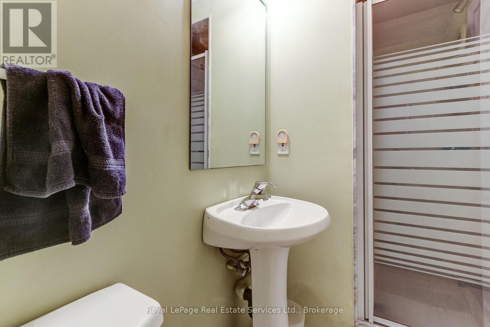 556 TRAFFORD CRESCENT - 34