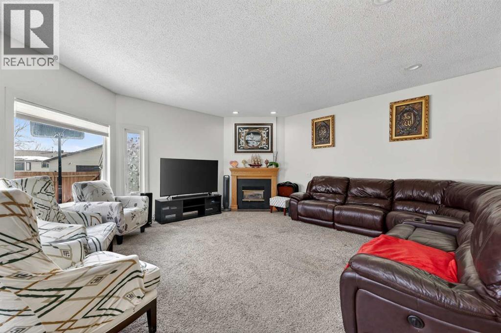 5835 28 Avenue NE - 16