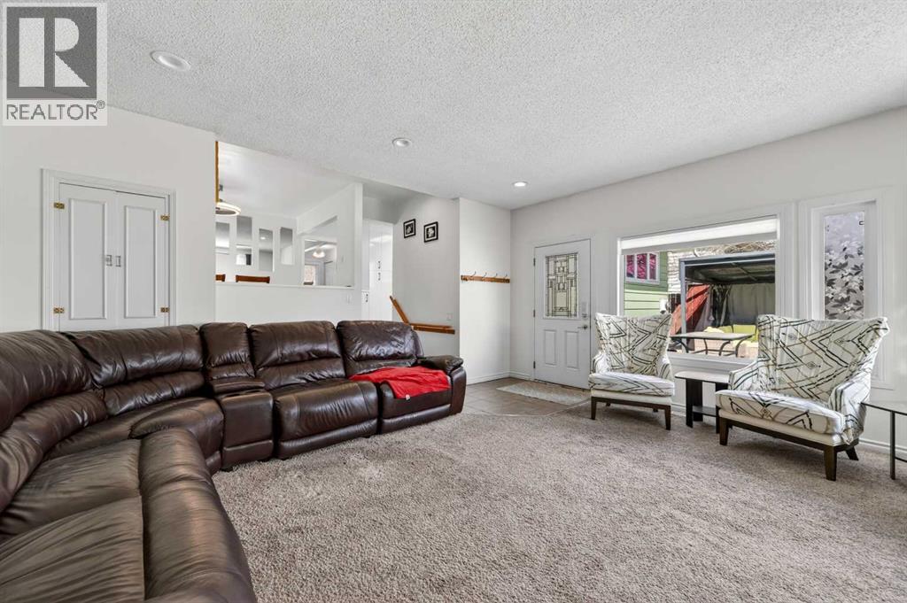 5835 28 Avenue NE - 17