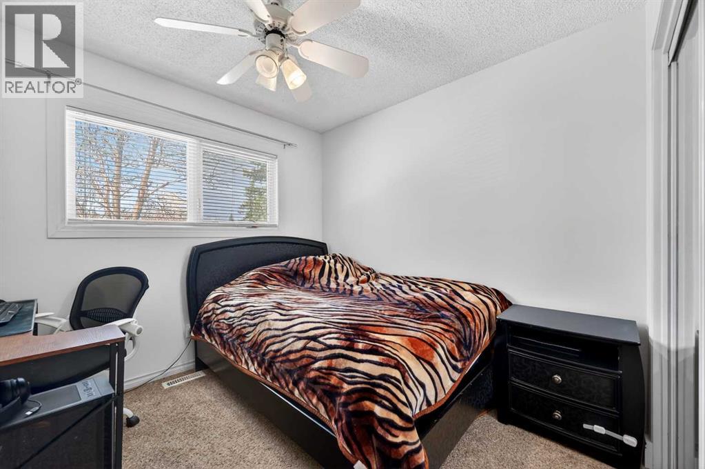 5835 28 Avenue NE - 21