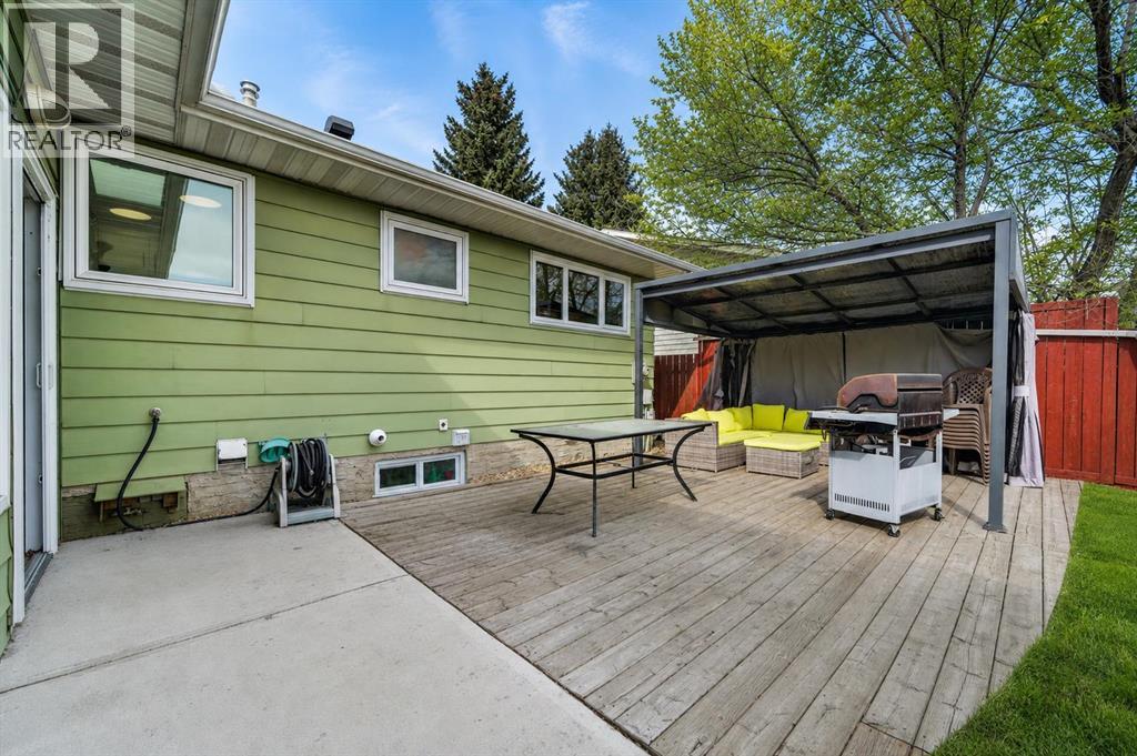 5835 28 Avenue NE - 38