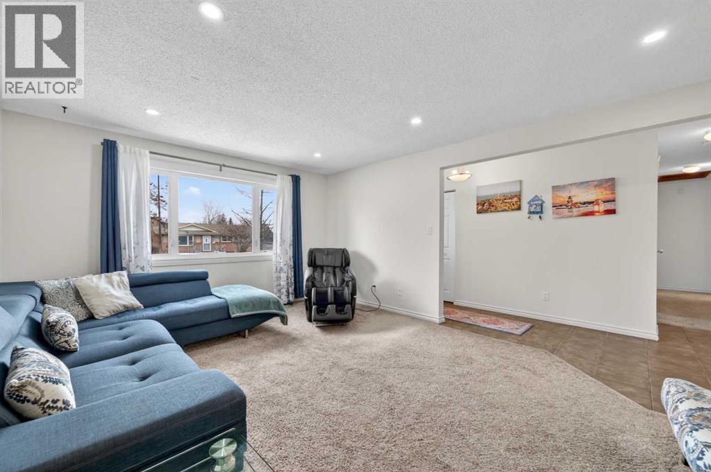 5835 28 Avenue NE - 7