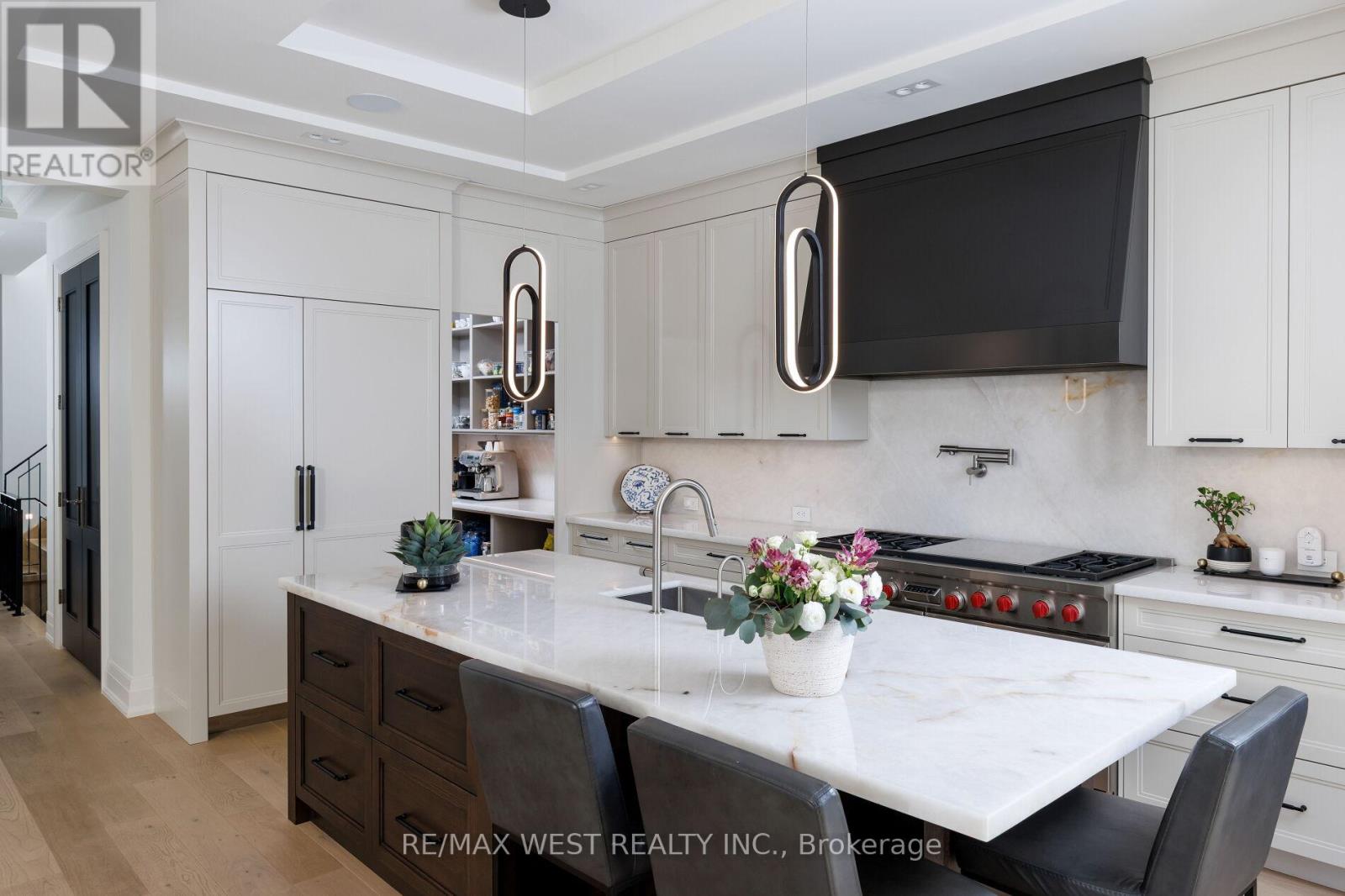64 THOMPSON AVENUE - Image 12