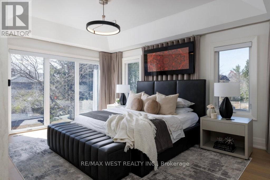 64 THOMPSON AVENUE - Image 24