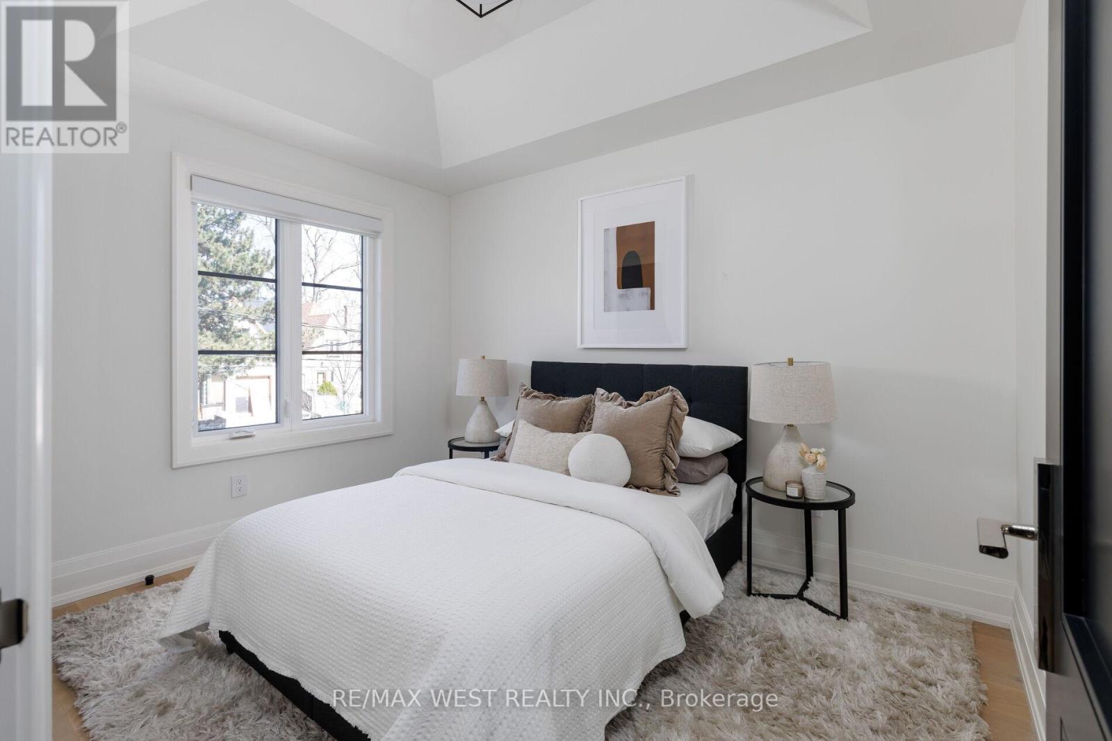 64 THOMPSON AVENUE - Image 30