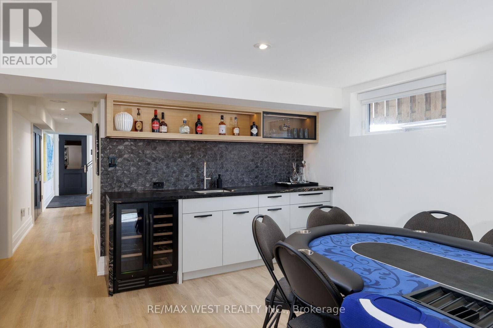 64 THOMPSON AVENUE - Image 35