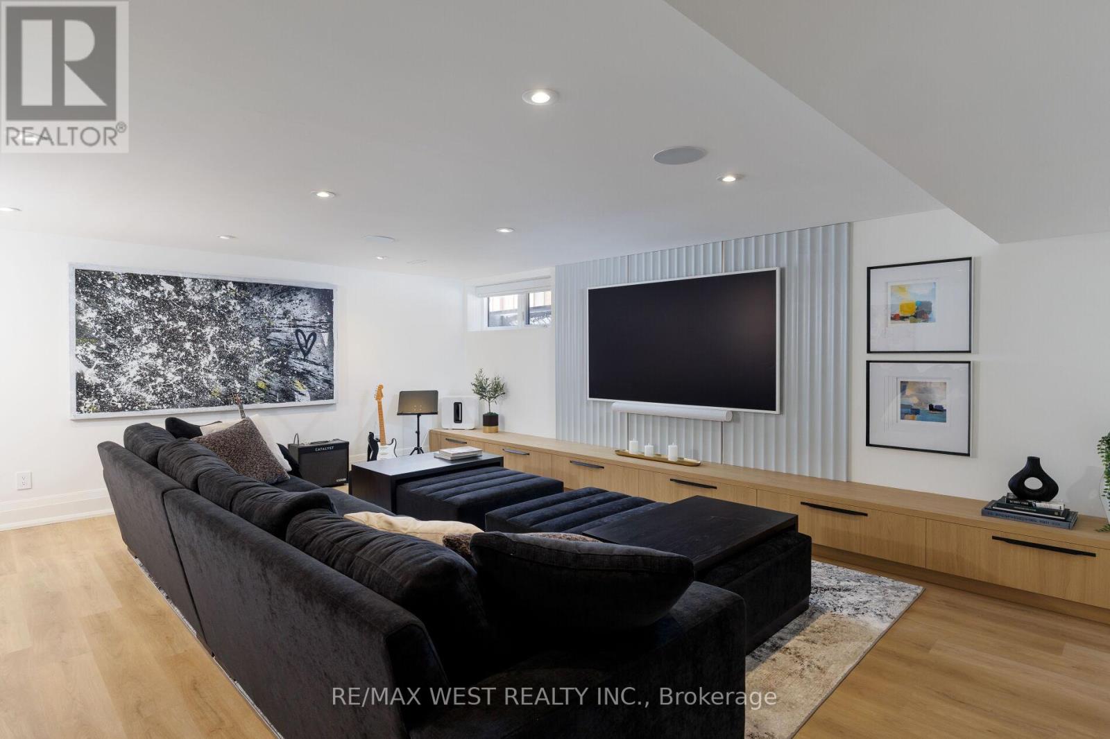 64 THOMPSON AVENUE - Image 34