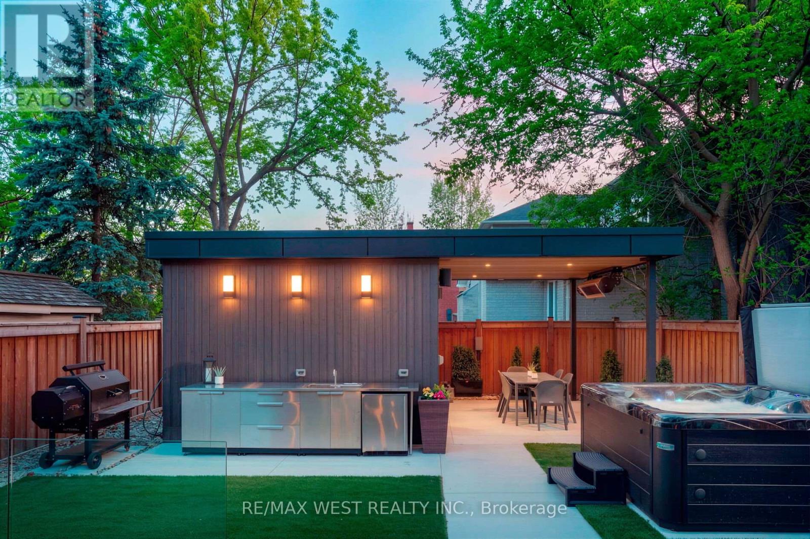 64 THOMPSON AVENUE - Image 38