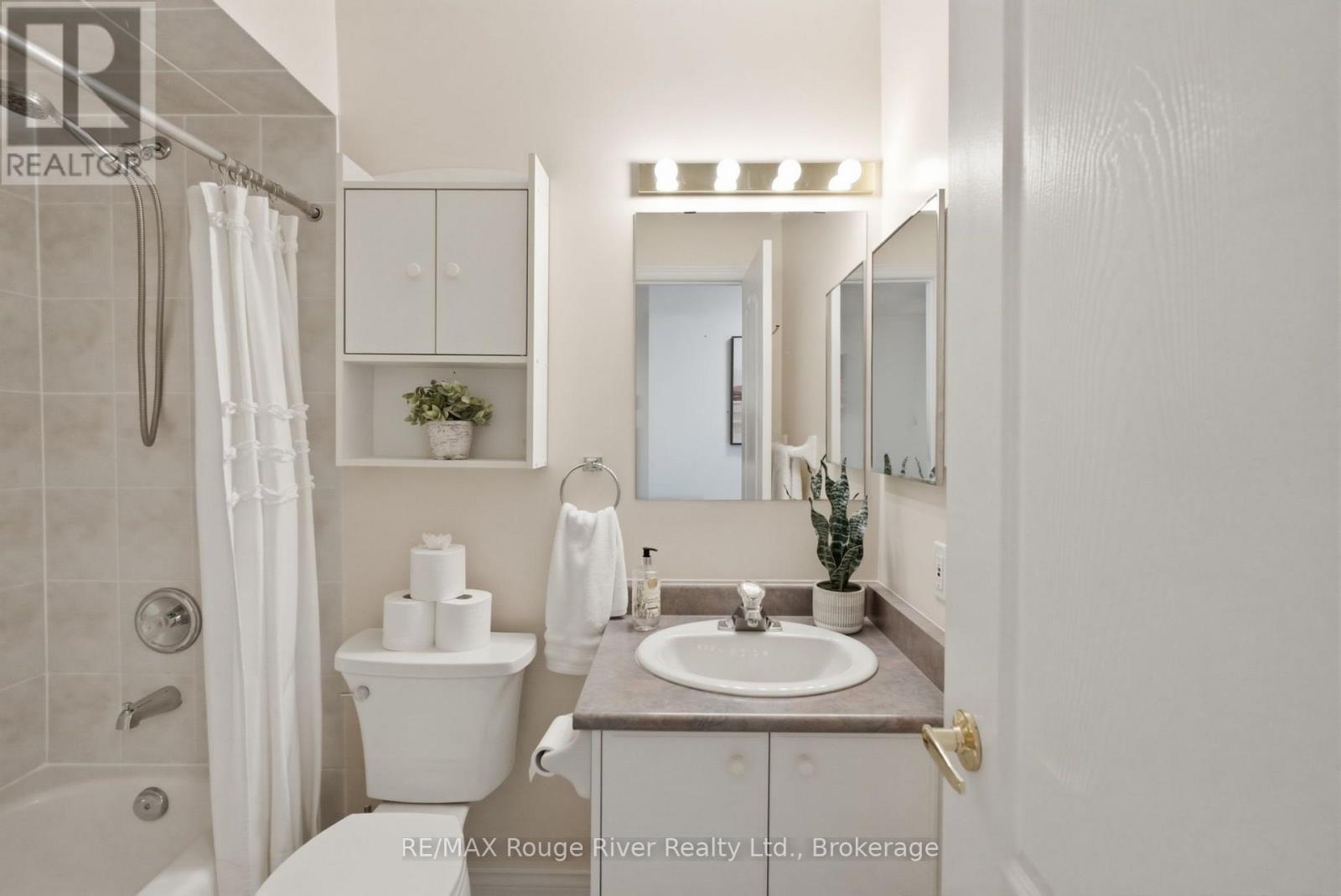 17 FLOREE STREET - Image 36