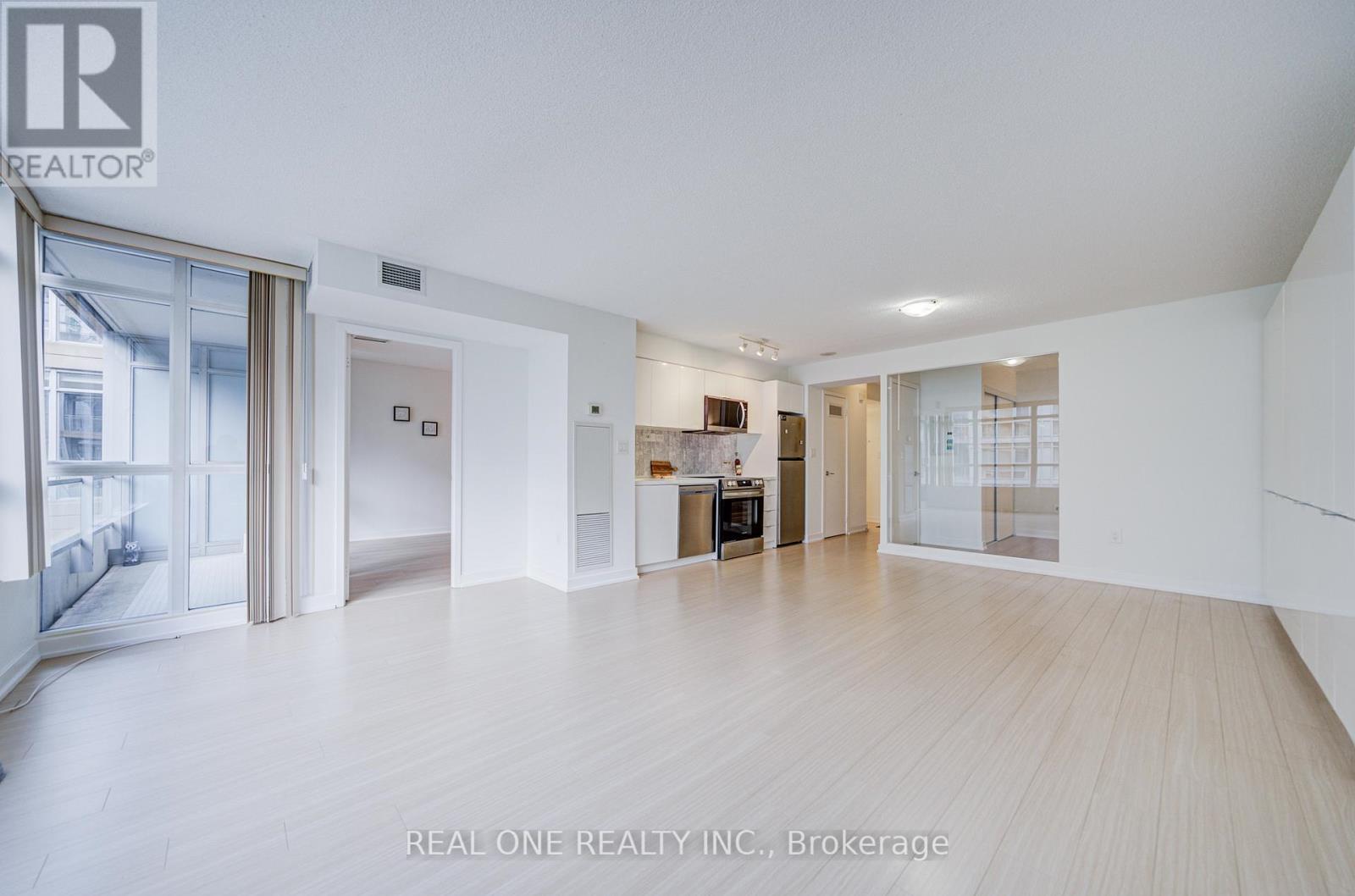 #727 10 CAPREOL COURT - 11