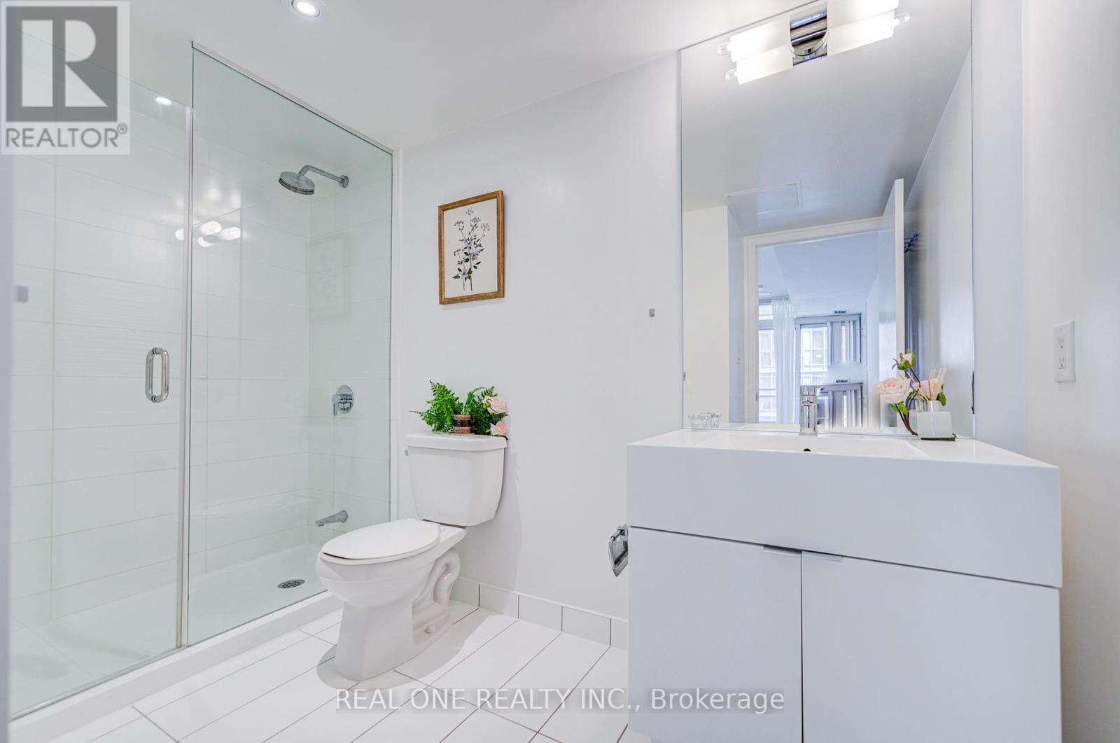 #727 10 CAPREOL COURT - 16