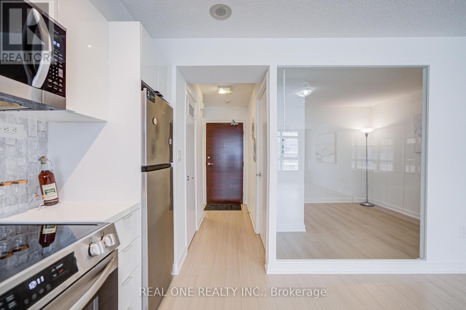 #727 10 CAPREOL COURT - 18