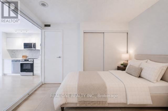 #727 10 CAPREOL COURT - 20