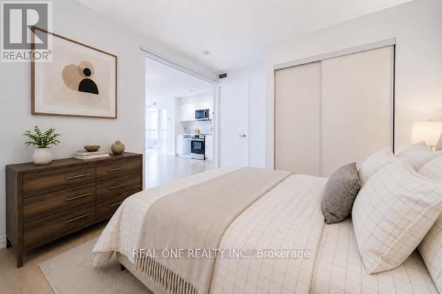 #727 10 CAPREOL COURT - 21